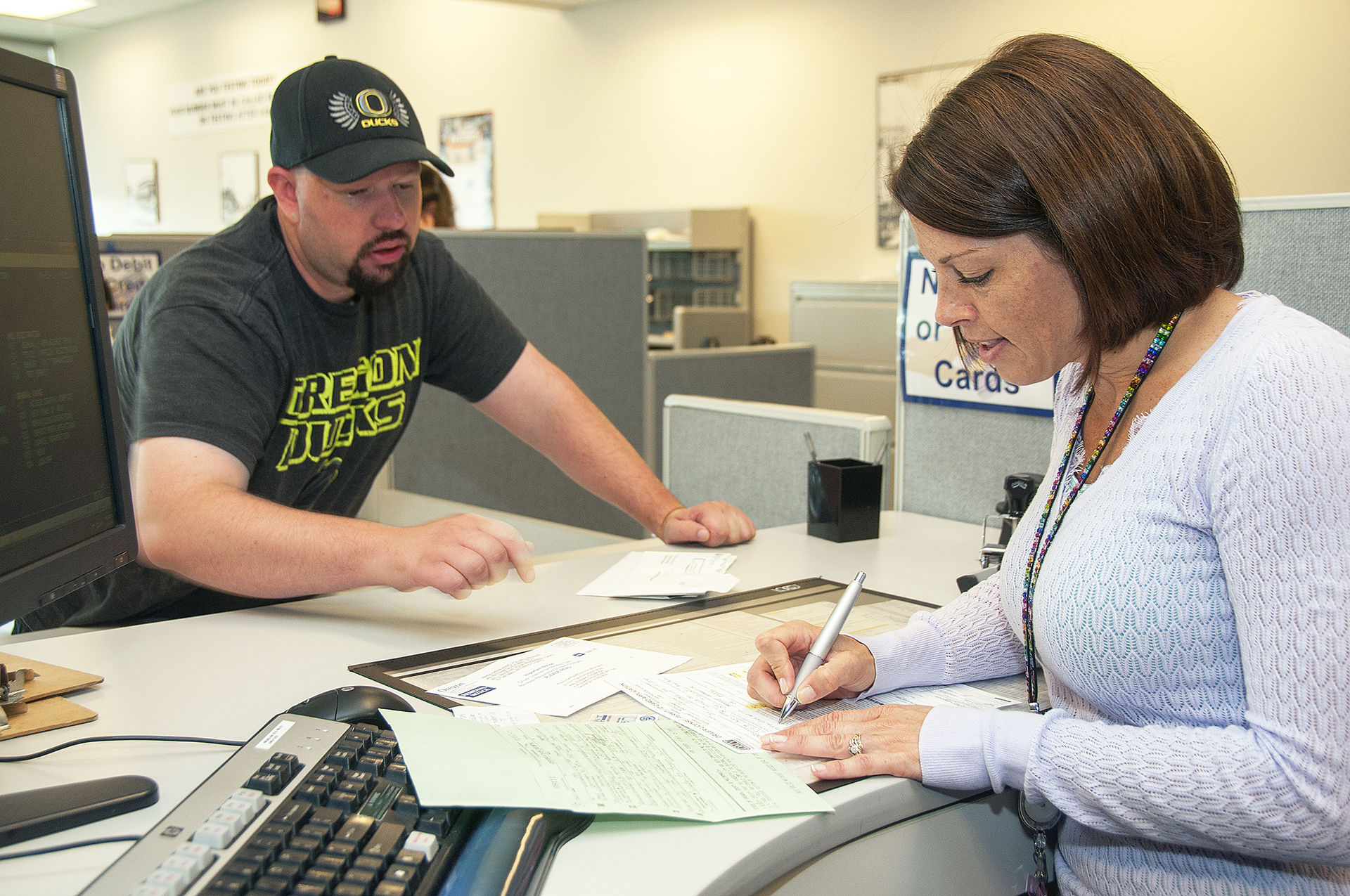 Customer-service agent interacting with a guest — the model for guest communication
